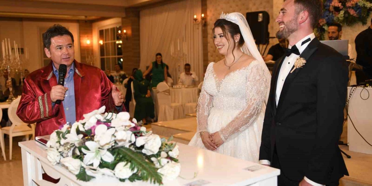 Başkan Aydın İlk Nikahını Kıydı