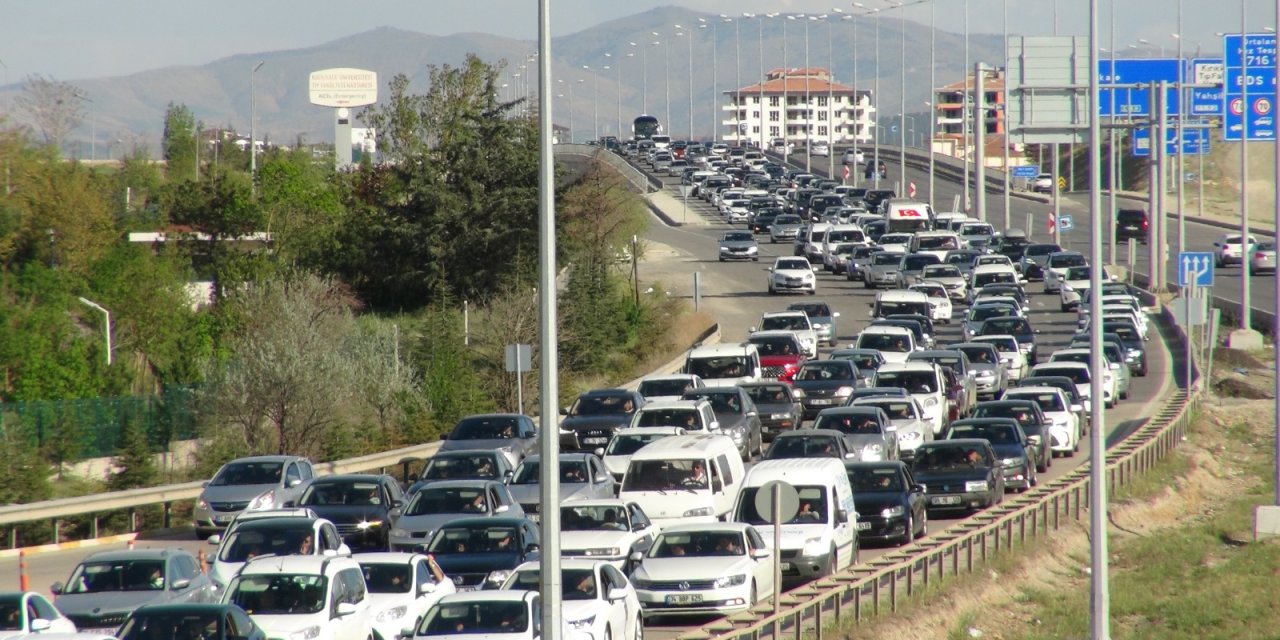 'Kilit Kavşak' Kırıkkale'den Bayram Tatilinde 1 Milyon 335 Bin Araç Geçti