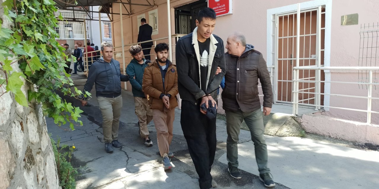 Demir Korkulukları Söküp Kaçan 25 Göçmenden 24’ü Yakalandı, Bakanlık Soruşturma Başlattı