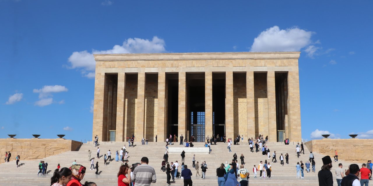 Bayram Tatilinde Anıtkabir'e Ziyaretçi Akını