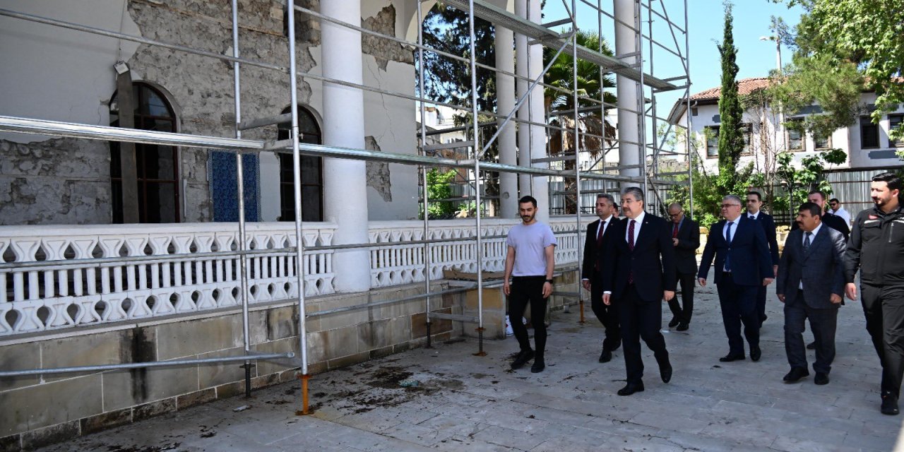 Osmaniye'de Depremde Hasar Gören 134 Yıllık Envar-ül Hamit Camisi Restore Ediliyor