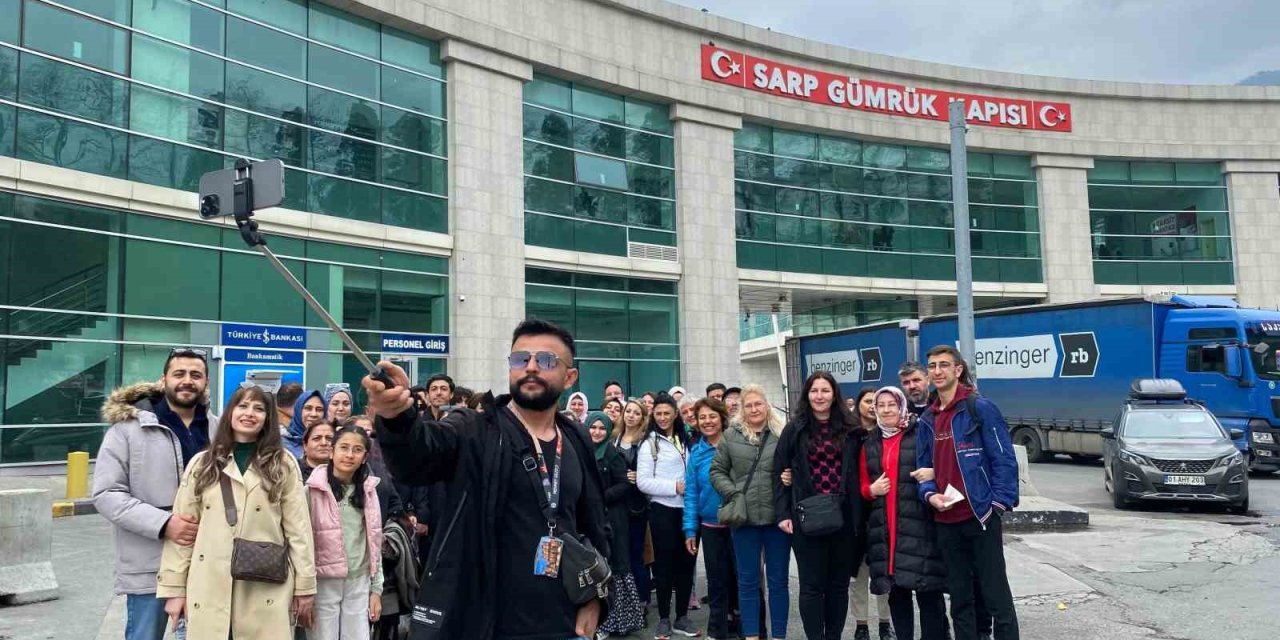 Sarp Sınır Kapısından Bayram Tatilinde 183 Bin Yolcu Giriş-çıkış Yaptı