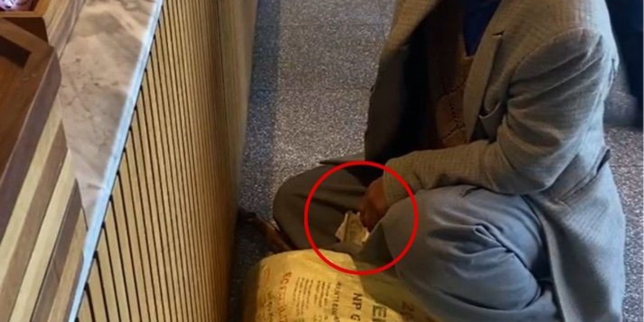 Diyarbakır’da Kafede Hasılatını Tüm Yapan Dilenci Kamerada