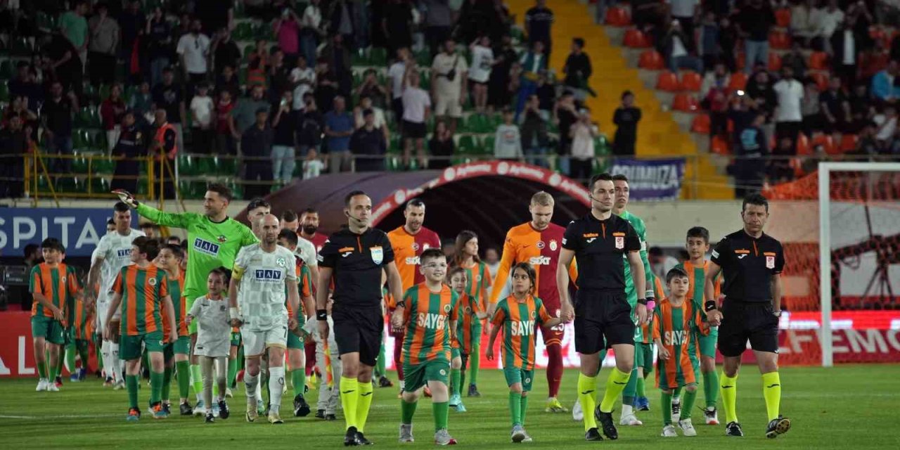 Trendyol Süper Lig: Alanyaspor: 0 - Galatasaray: 0 (Maç Devam Ediyor)