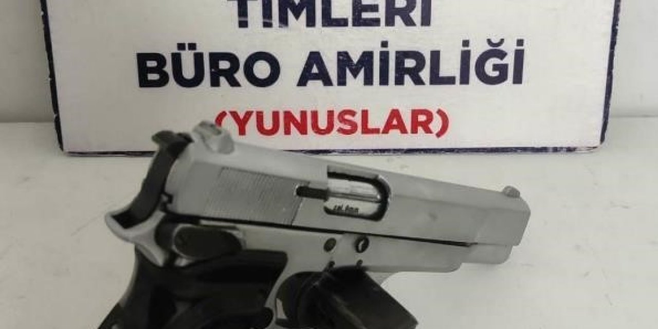 Kütahya’da Yunus Timleri Bir Kişinin Aracında Kurusıkı Tabanca Ele Geçirdi