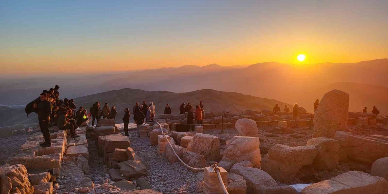 Nemrut Dağı’na Bayramda Yoğun İlgi