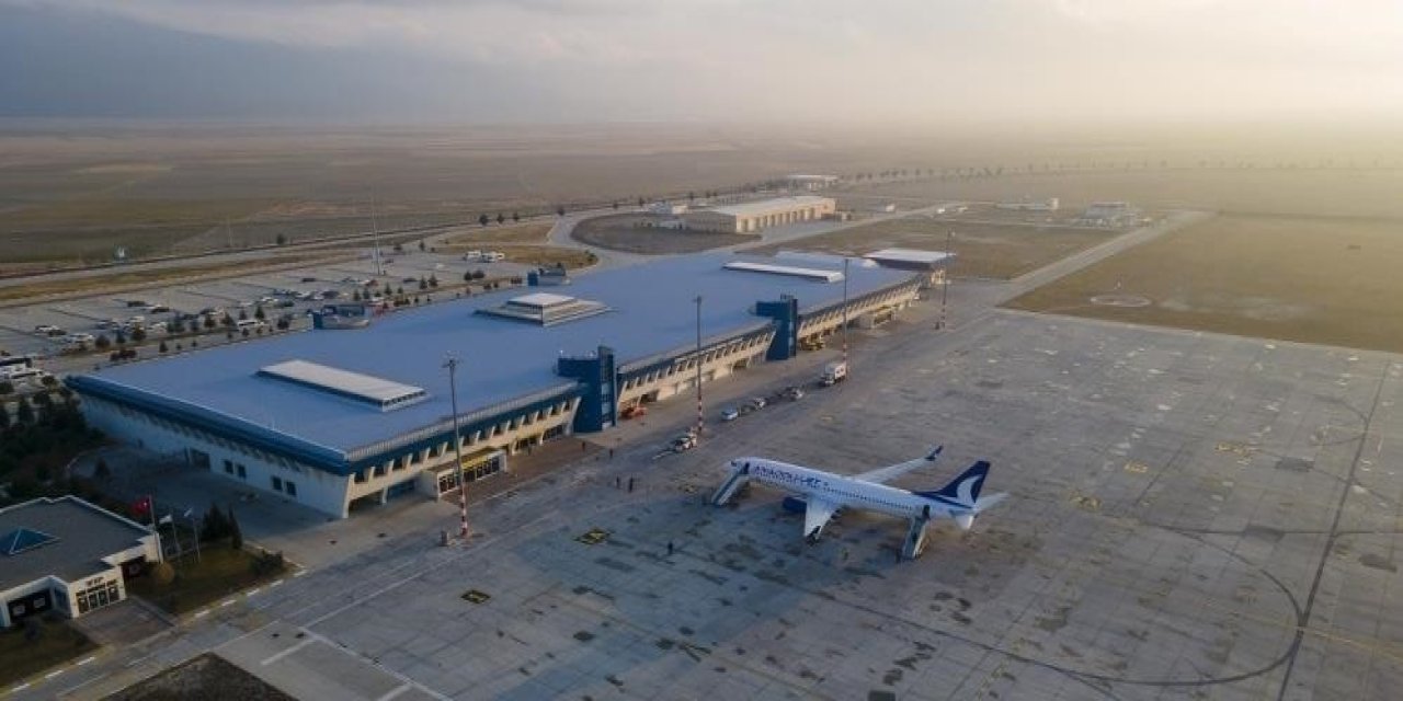 Çardak Havalimanı’ndan 40 Bin 489 Yolcu Uçtu