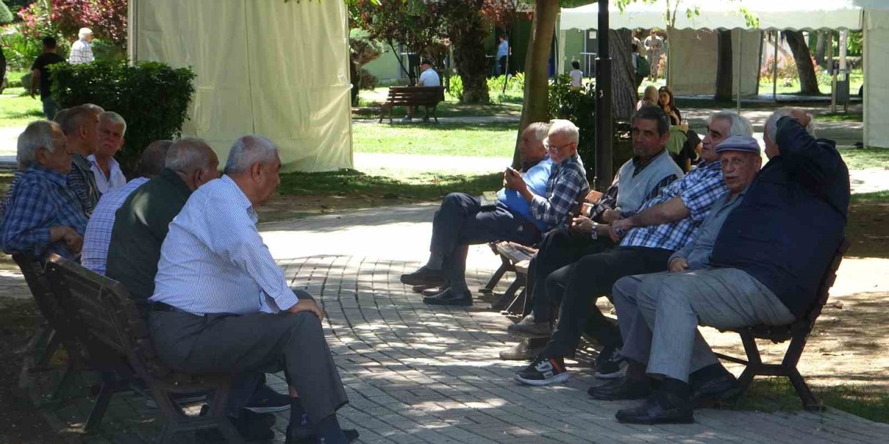 Nisan’da Sıcaklık Adana’da Rekor Seviyeye Ulaştı, Termometreler 39 Dereceyi Gösterdi