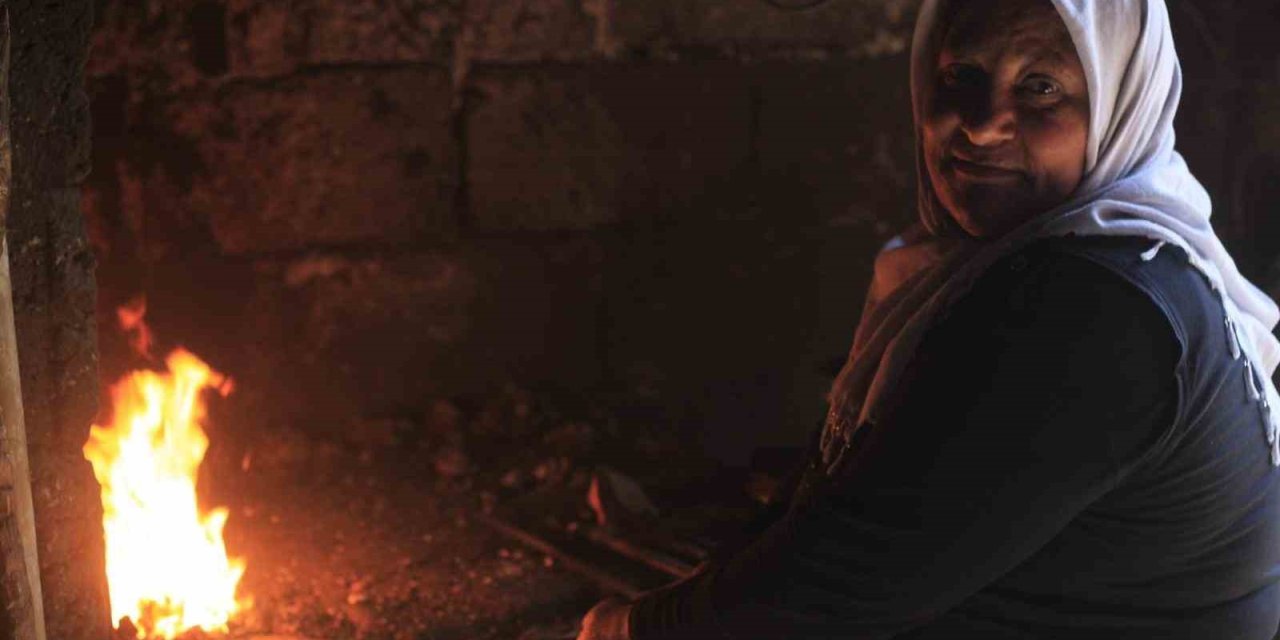 Leyla Usta Ve Eşi Teknolojiye Rağmen Demircilik Mesleğini Yıllardır Sürdürüyor
