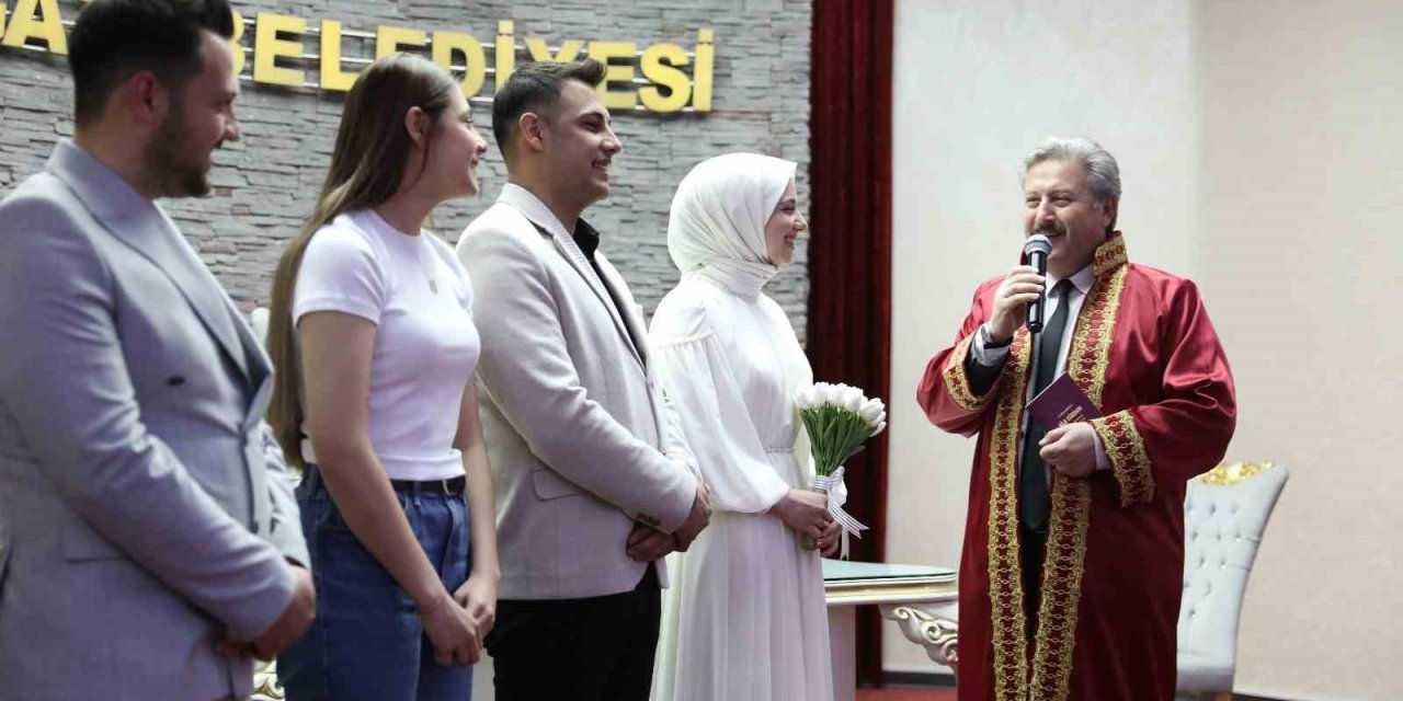 Başkan Palancıoğlu, Genç Çifte Sürpriz Yaparak Nikâhlarını Kıydı