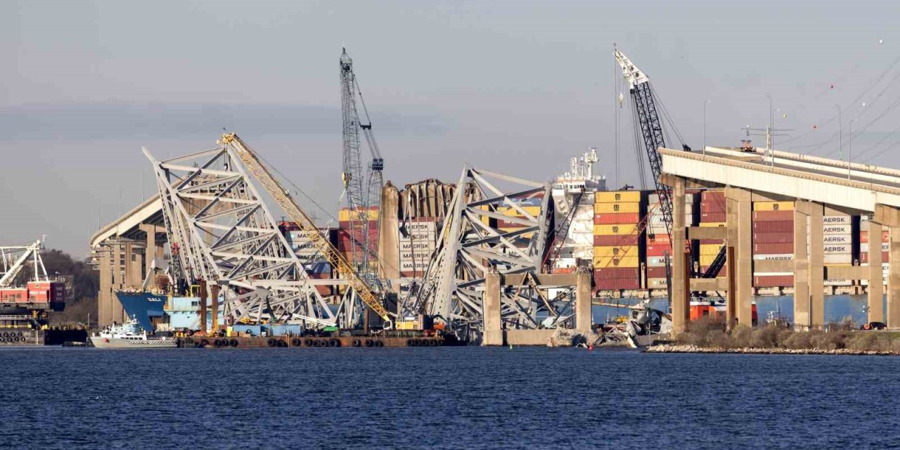 Abd’de Yıkılan Köprüden Nehre Düşen 1 Kişinin Daha Cansız Bedenine Ulaşıldı