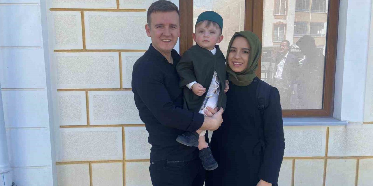 15 Aylık Olan Minik Aslan Umreye Gitti