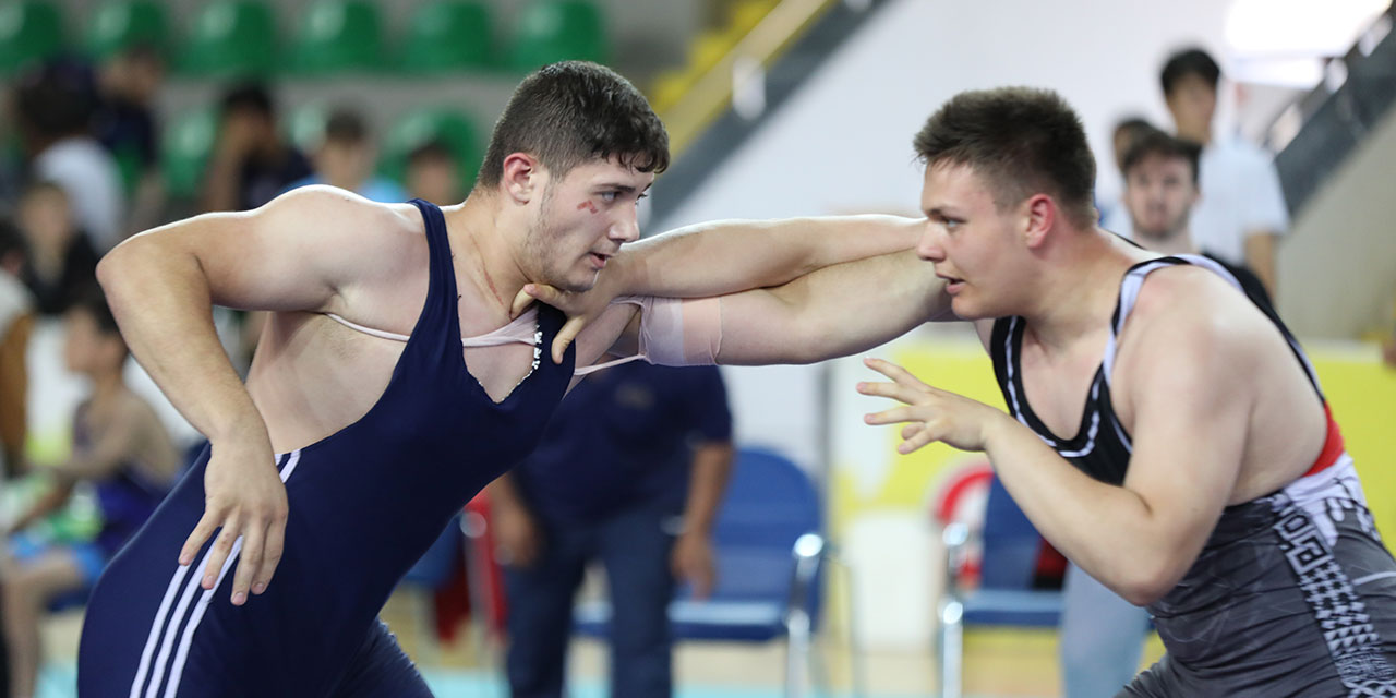 Rize'deki U15 Grekoromen Güreş Türkiye Şampiyonası sona erdi