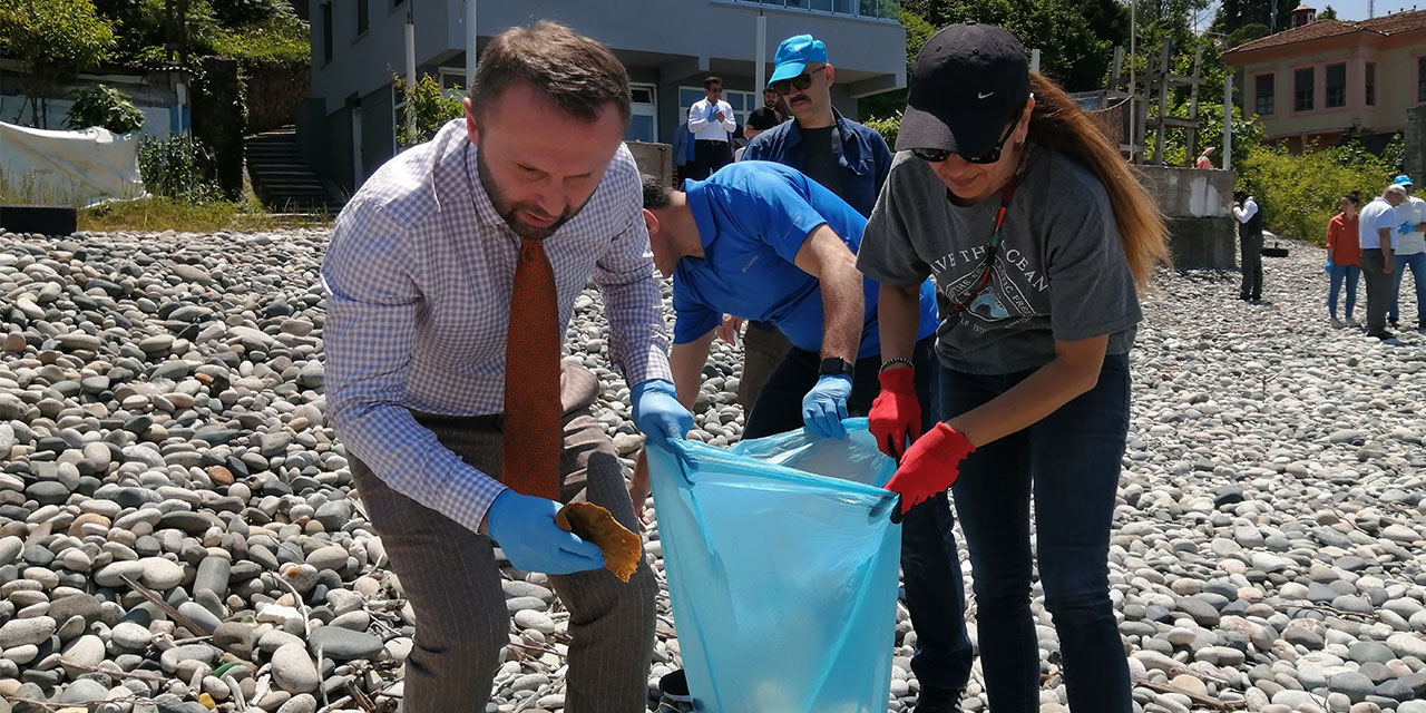 RTEÜ’lü öğrenciler ve akademisyenler kıyı ve sualtı temizliği yaptı