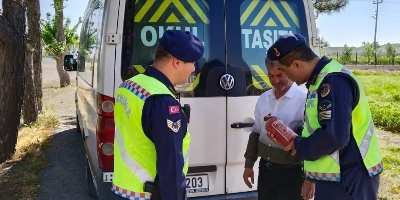 Kırklareli’nde Jandarma Okul Çevrelerini Ve Servis Araçlarını Denetledi