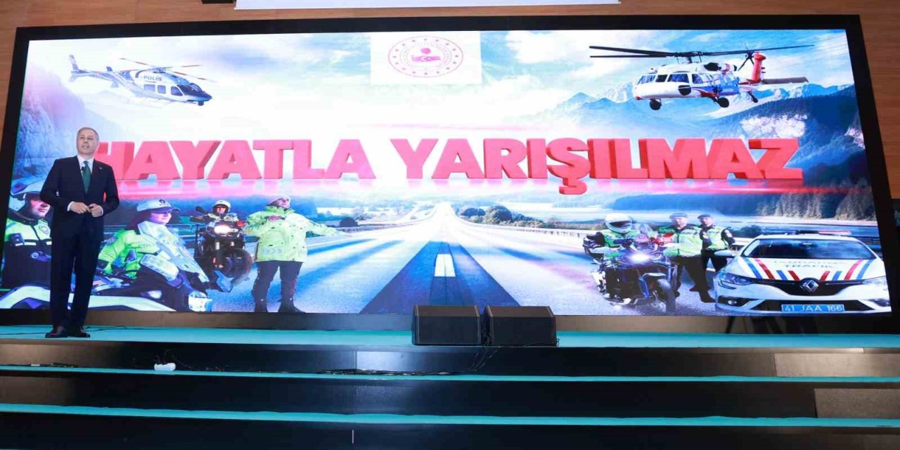 Bakan Yerlikaya Açıkladı: Bayram Tatilindeki Trafik Kazalarında 75 Kişi Hayatını Kaybetti, 10 Bin 810 Kişi Yaralandı