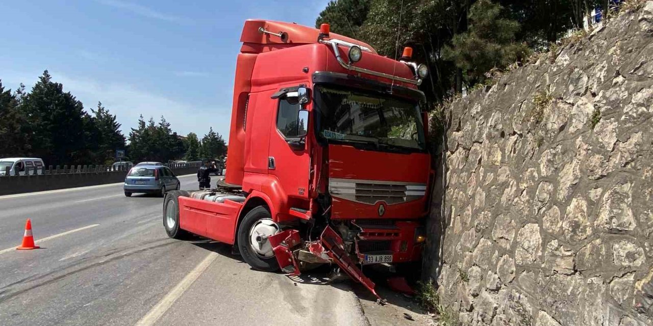 Bakıma Giderken Kaza Yaptı, Dorsenin Takılı Olmaması Facianın Önüne Geçti