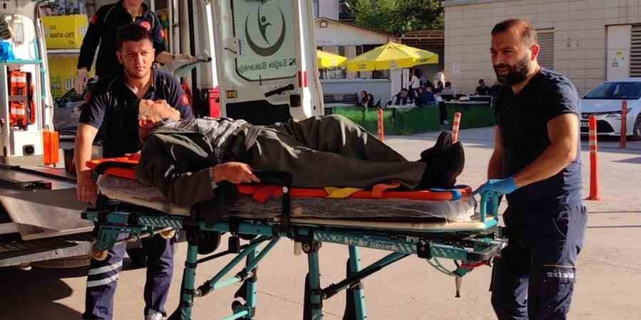 Otomobilin Çarptığı Yaşlı Adam Yaralandı