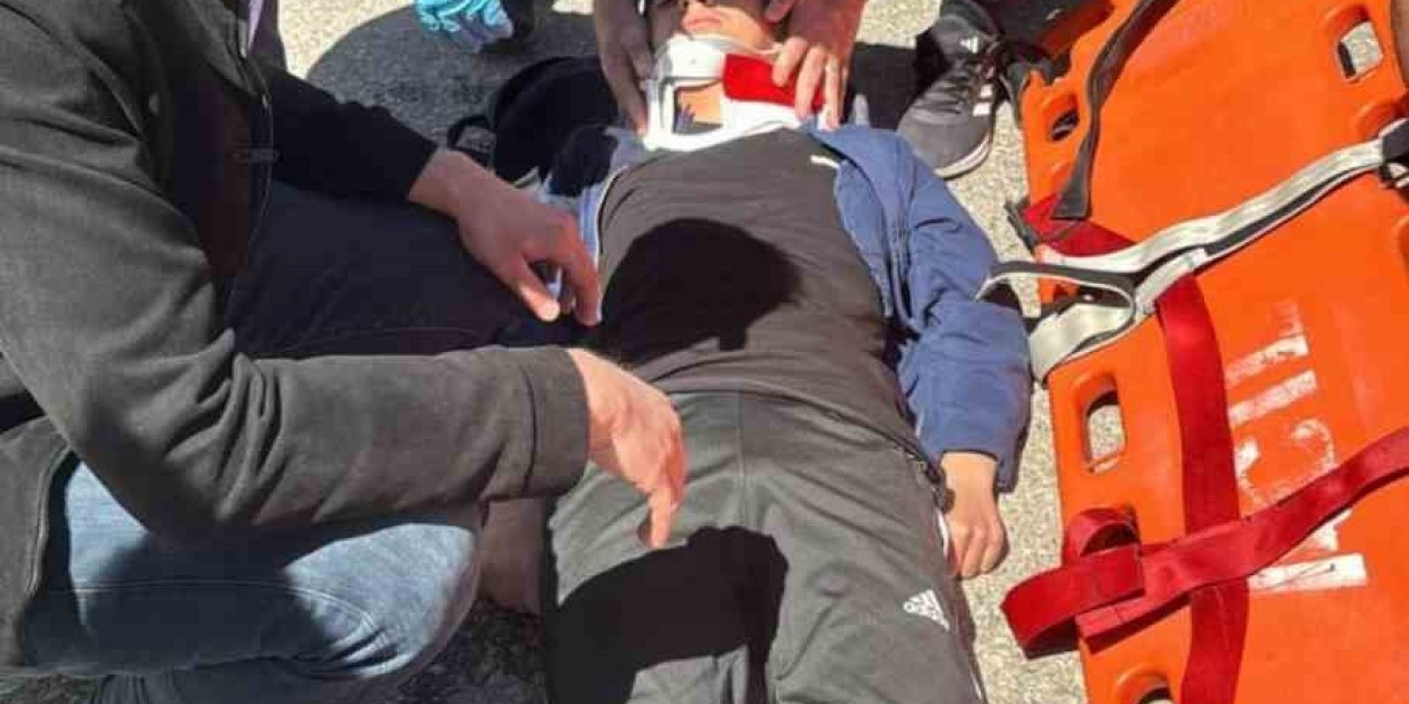 Otomobil Yaya Geçidinde Çocuğa Çarptı