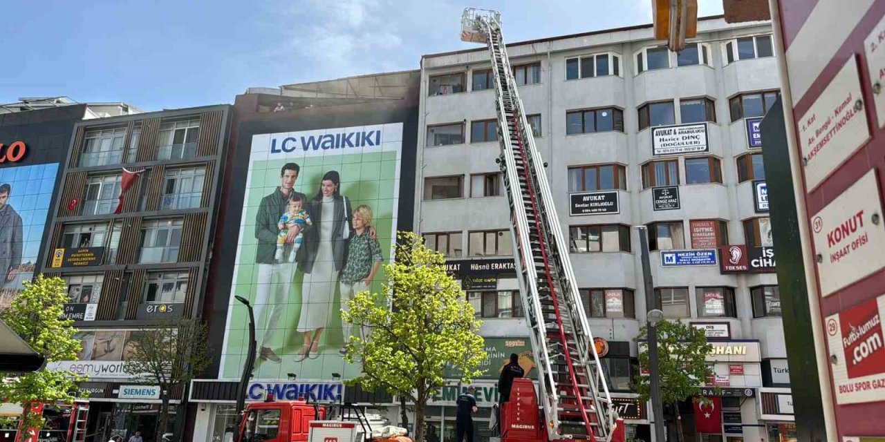 Apartmanda Çıkan Yangın Paniğe Sebep Oldu