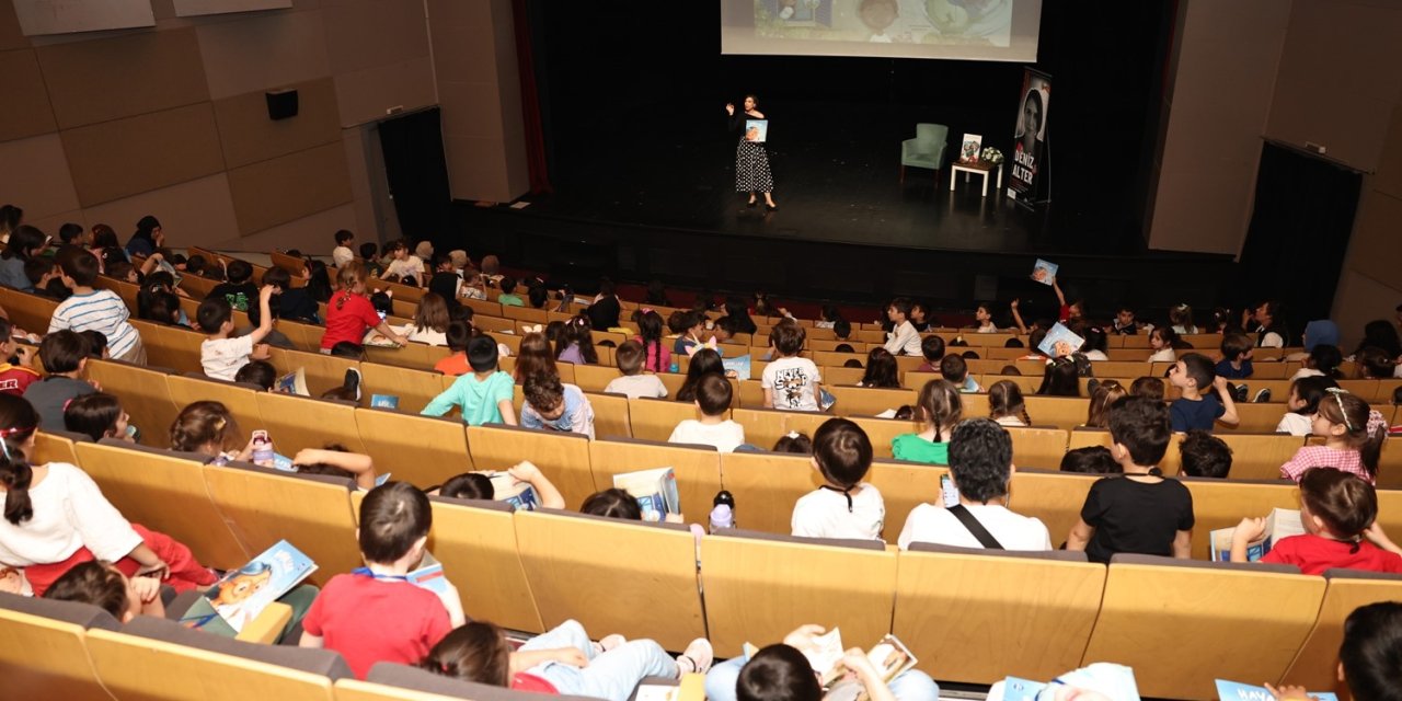 Minikler Eleştirel Bakış Açısı Kazanıyor