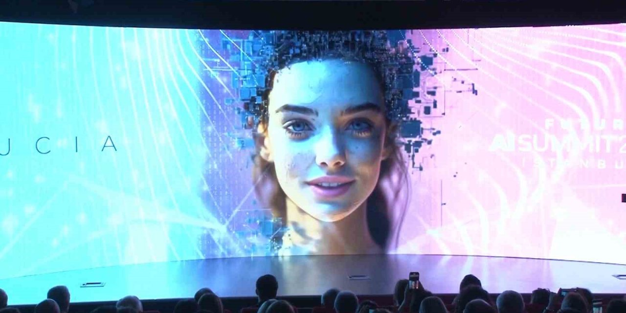 Yapay Zeka Tabanlı Lucia Uluslararası Yapay Zeka Zirvesinin Açılışını Yaptı