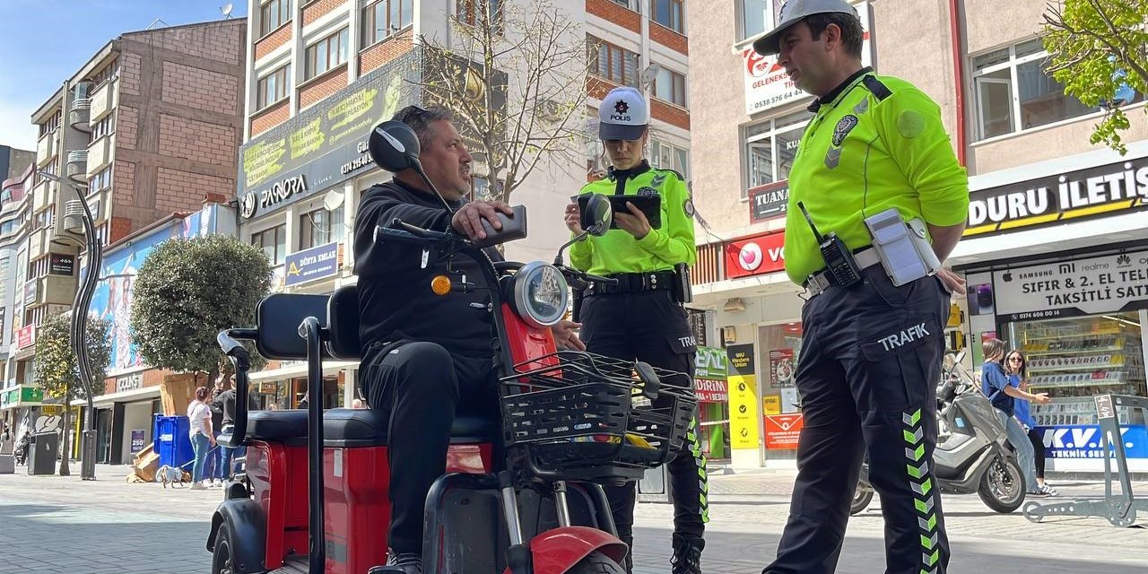 Sadece Yaya Ve Bisikletlerin Girdiği Caddede Sıkı Denetim