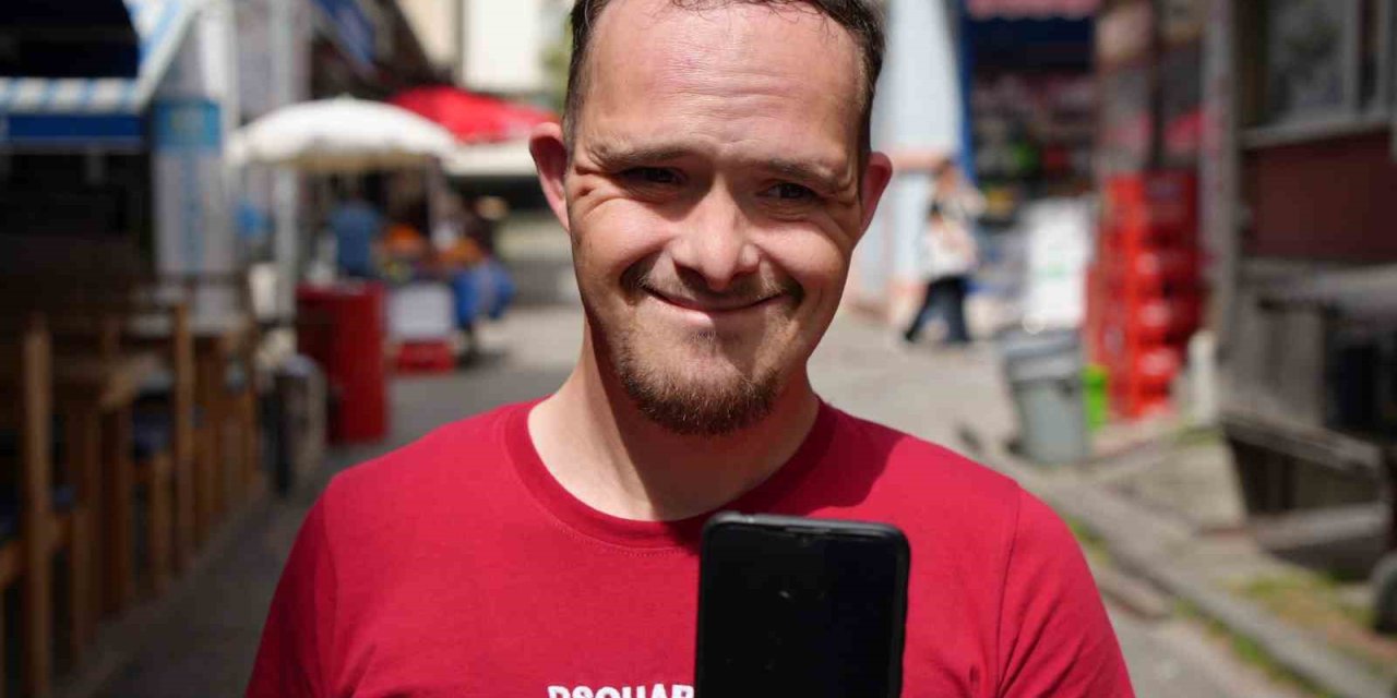 Down Sendromlu Genç Gasp Edilmişti: Telefonuna Kavuştu, Mutluluğu Gözlerinden Okundu
