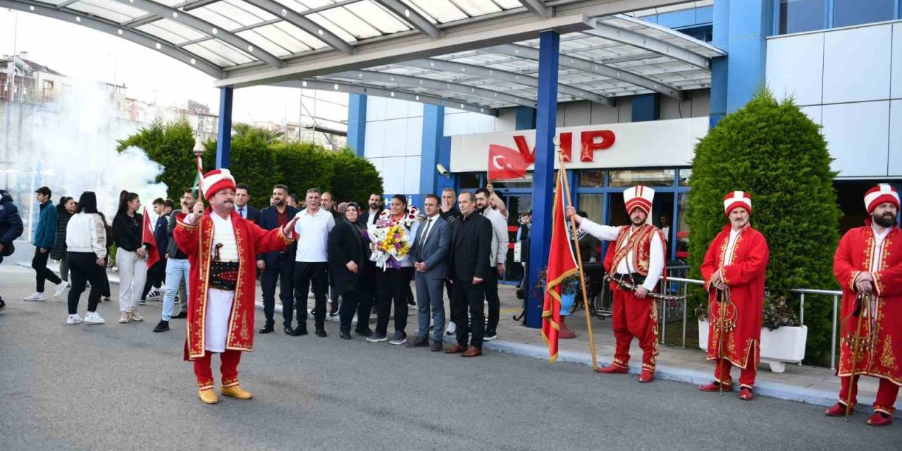 Avrupa Şampiyonu Havvanur’a Trabzon’da Görkemli Karşılama