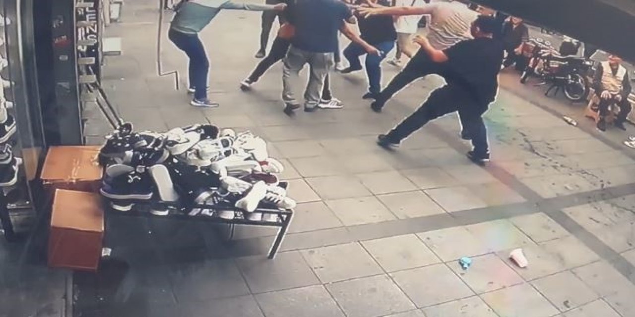 Kavga Eden İki Esnafı Ayırmaya Çalışırken Vuruldu