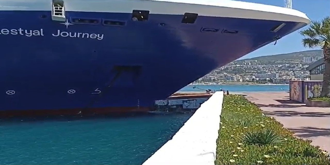 Dev Gemi İskeleye Böyle Çarptı
