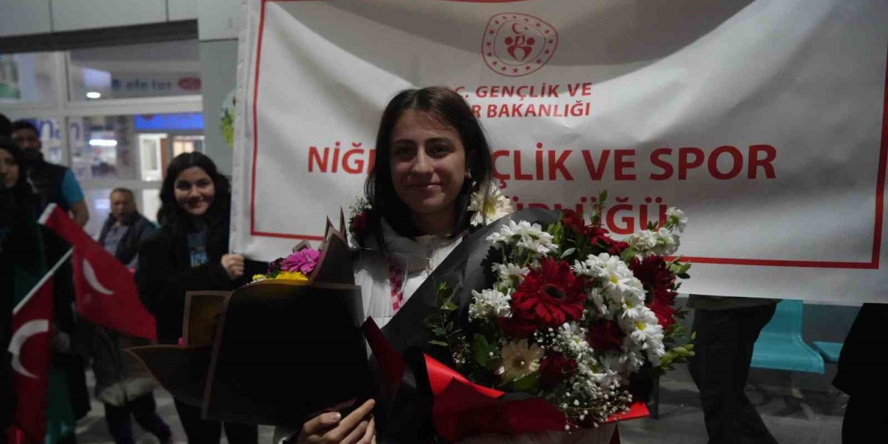 Avrupa 2.’si Boksör Memleketi Niğde’de Coşkuyla Karşılandı