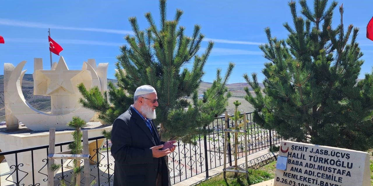 Şehitler Mezarı Başında Dualarla Anıldı