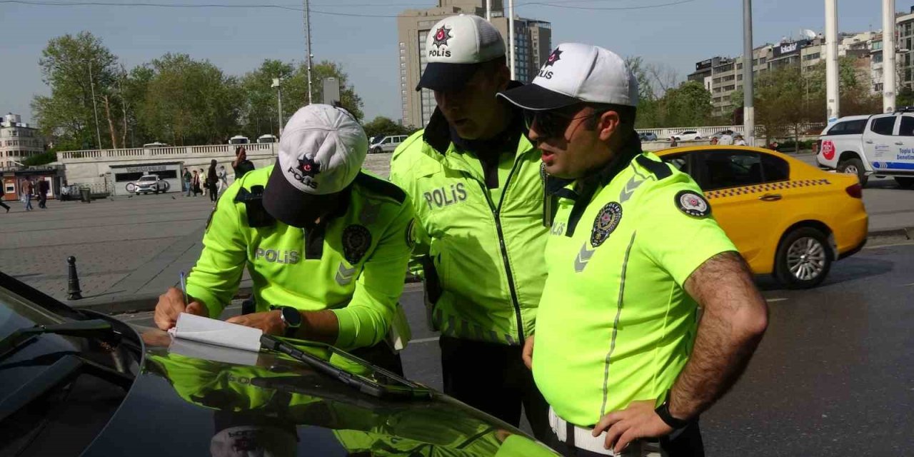 Taksim’de Ticari Taksi Denetimi Yapıldı