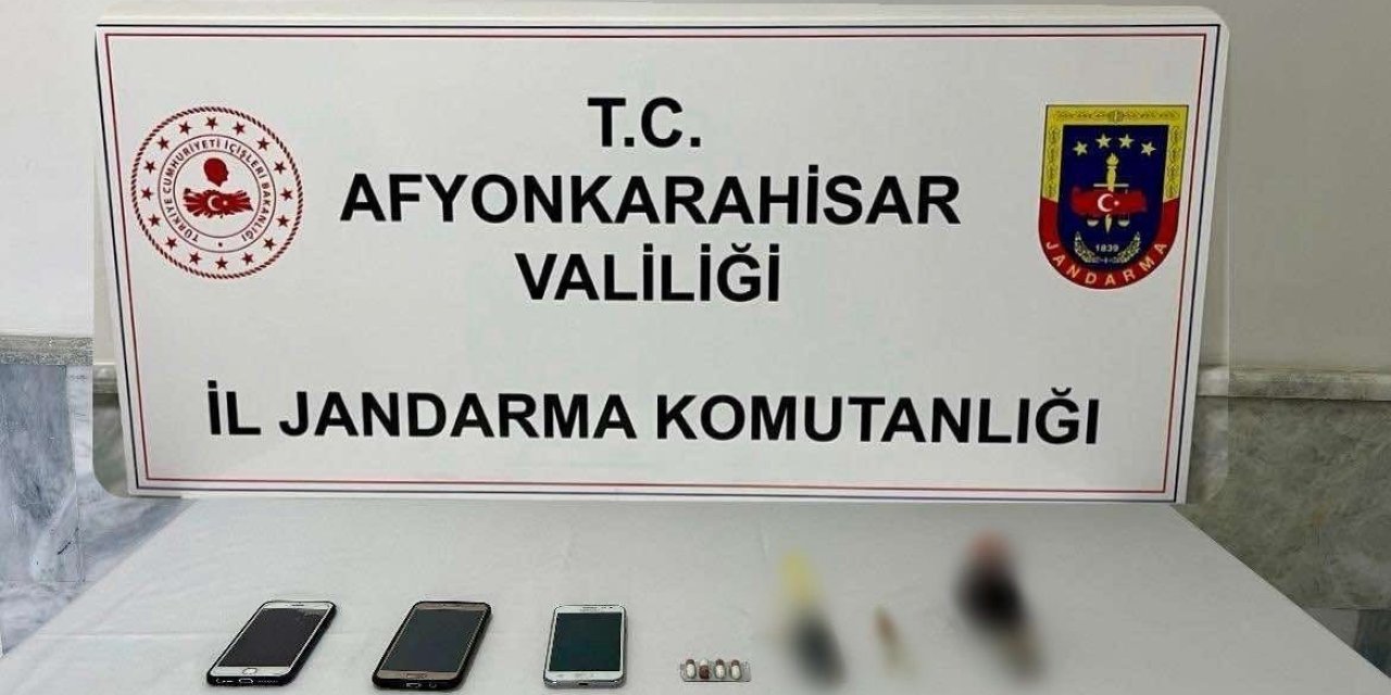 Uyuşturucu Kullanan Ve Satan İki Şahıs Gözaltına Alındı