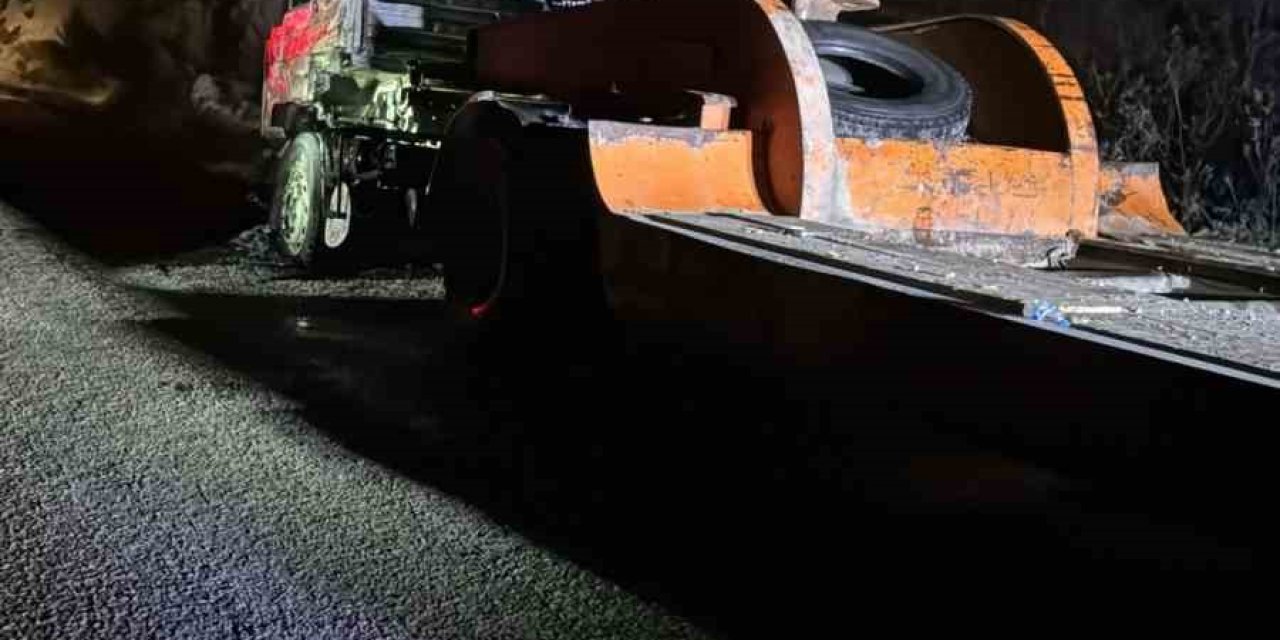 Park Halindeki Tırı Yaktılar, O Anları Kameraya Çektiler