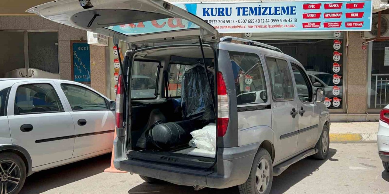 Aracında Uyuşturucu Olduğunu Fark Eden Vatandaş, Kendini İhbar Etti