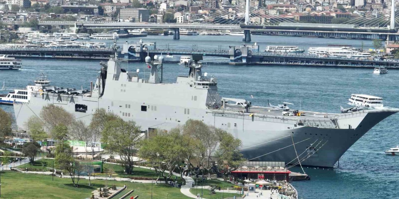 Tcg Anadolu’ya Benzeyen İspanya Hücum Gemisi Havadan Görüntülendi