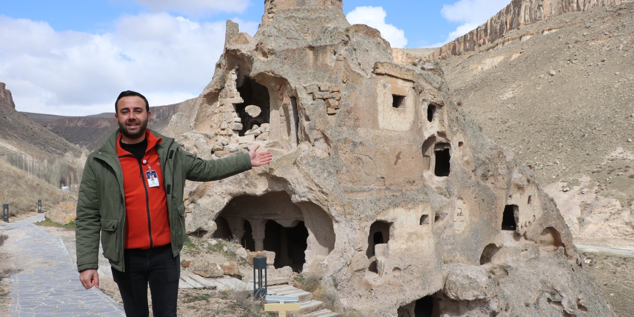 14'üncü Yüzyılda İnşa Edilen Kayadan Oyma Kilisede Defineci Tahribi