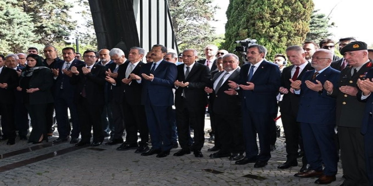 8. Cumhurbaşkanı Turgut Özal Vefatının 31. Yıl Dönümünde Kabri Başında Anıldı