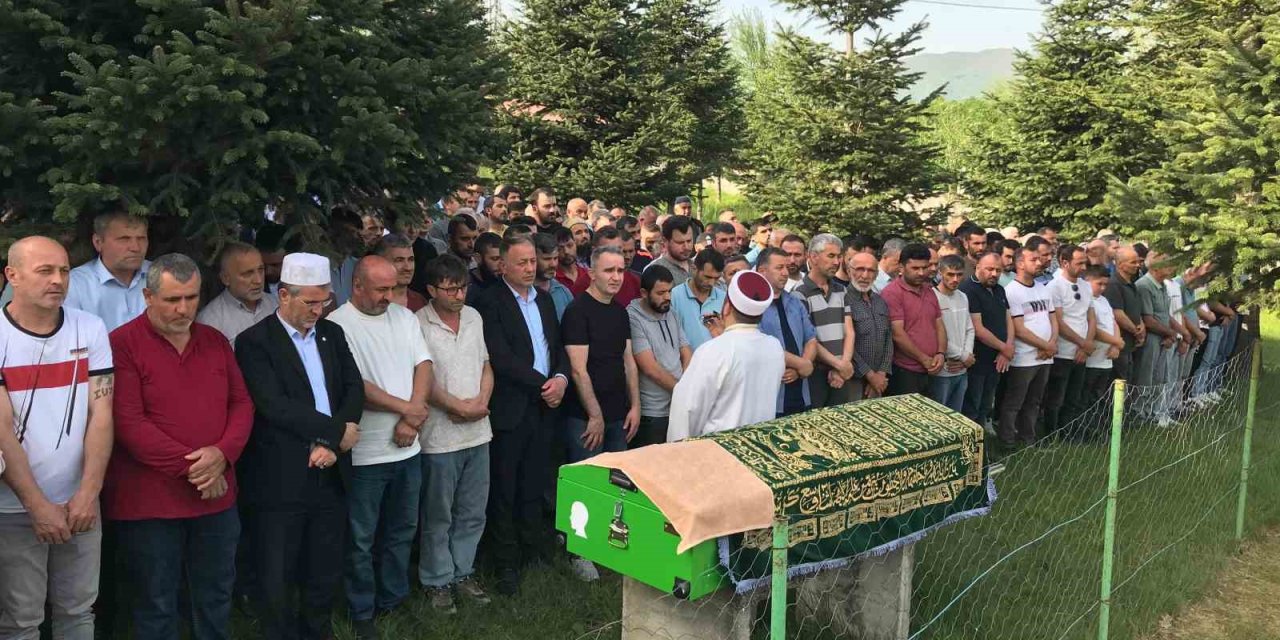 Ayağını Çapa Makinesine Kaptırarak Hayatını Kaybeden Yaşlı Adam Defnedildi