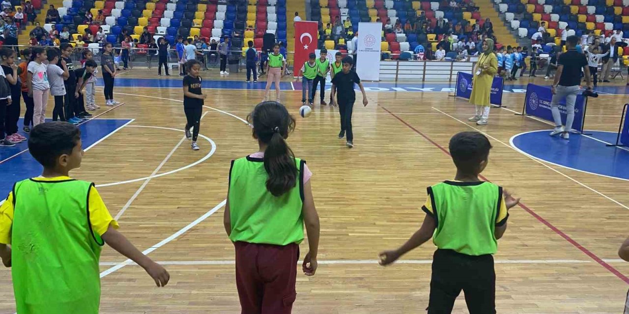 Öğrenciler Geleneksel Oyunları Oynayarak Büyük Mutluluk Yaşadı