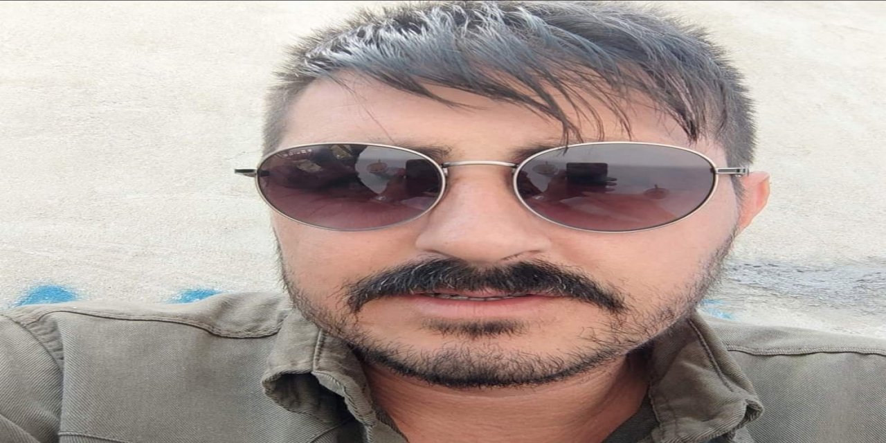 Kamyonet, Otomobile Çarptı: 2 Ölü,1 Yaralı