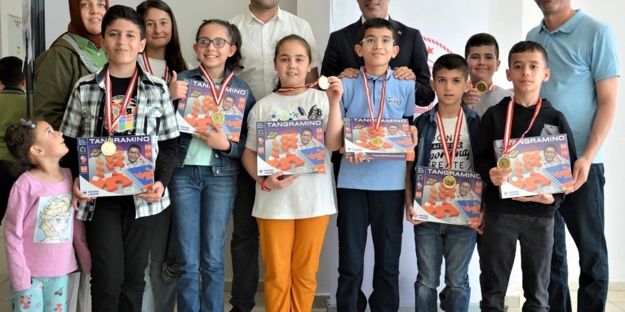 Akıl Ve Zeka Oyunları Turnuvasında Dereceye Giren Öğrenciler Ödüllendirildi