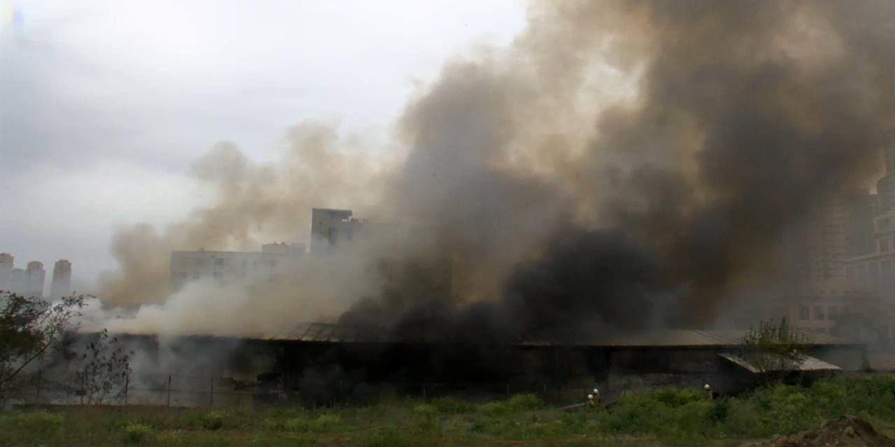 İstanbul- Esenyurt'ta Mobilya İmalathanesinde Yangın -1
