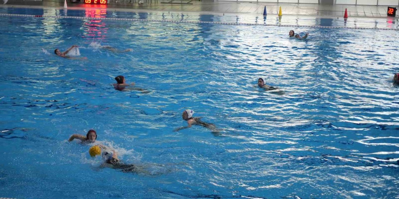 U-19 Kadınlar Sutopu Türkiye Şampiyonası, Niğde’de Başladı