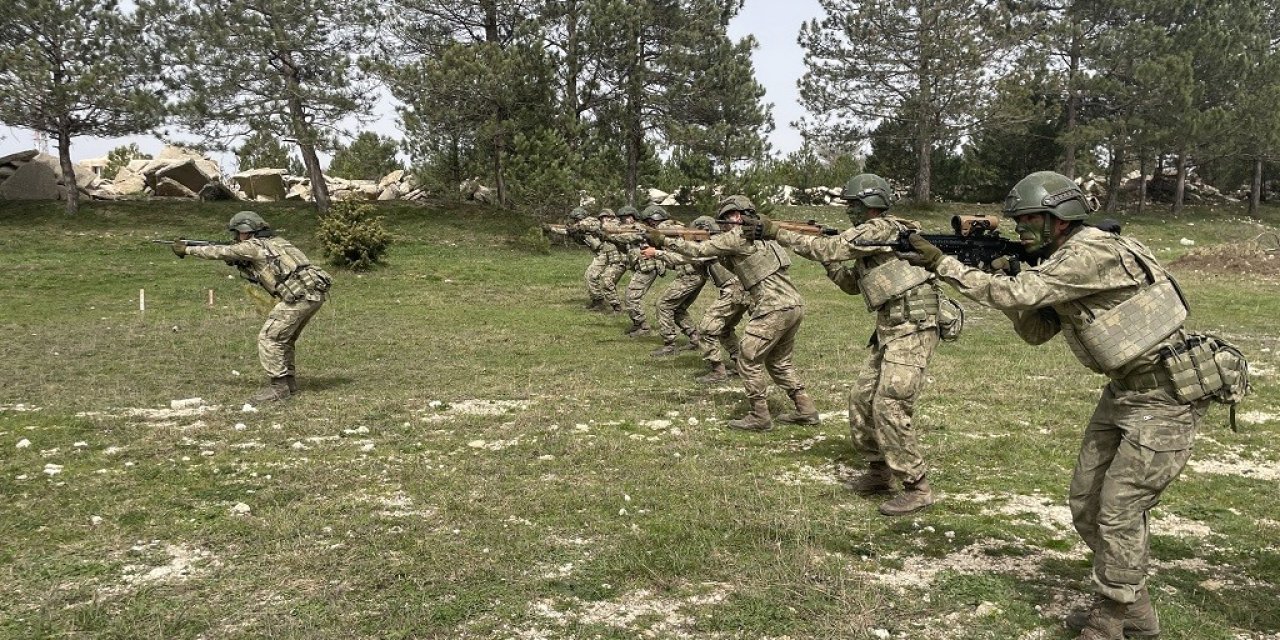 Komandolar Dosta Güven Düşmana Korku Saldı