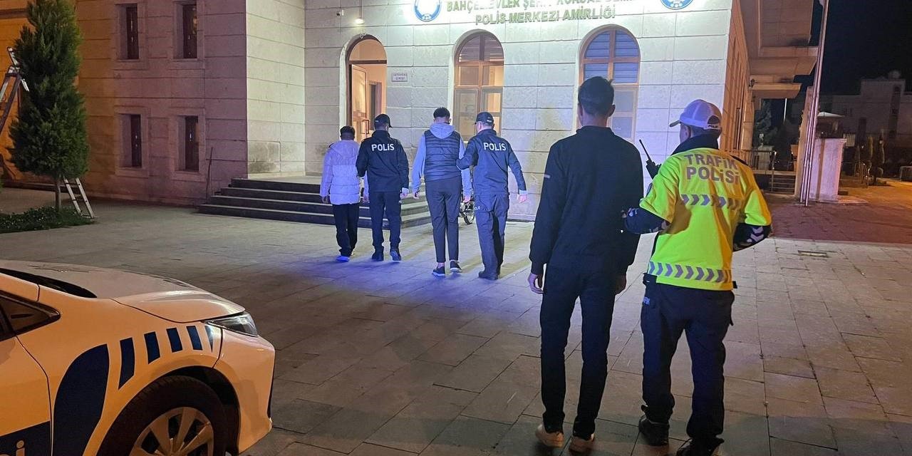 Trafikte Akrobasi Gösterisi Yapan 3 Motosikletliye 95 Bin Lira Ceza