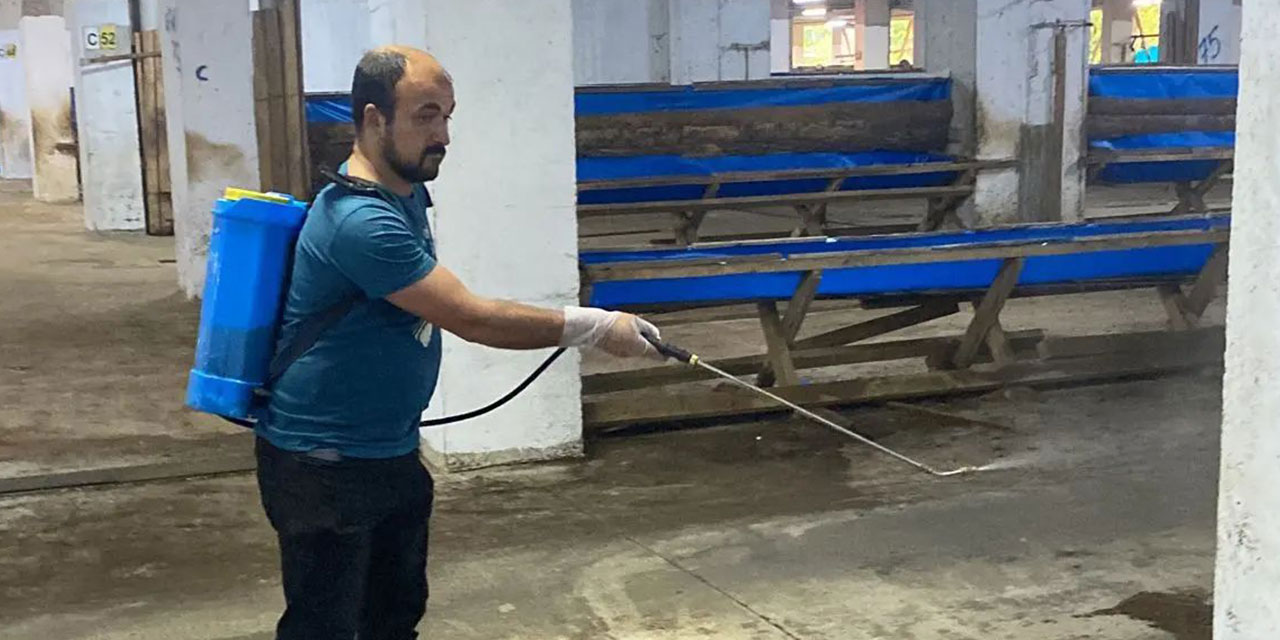 Rize’de Kurban Pazarı İlaçlandı