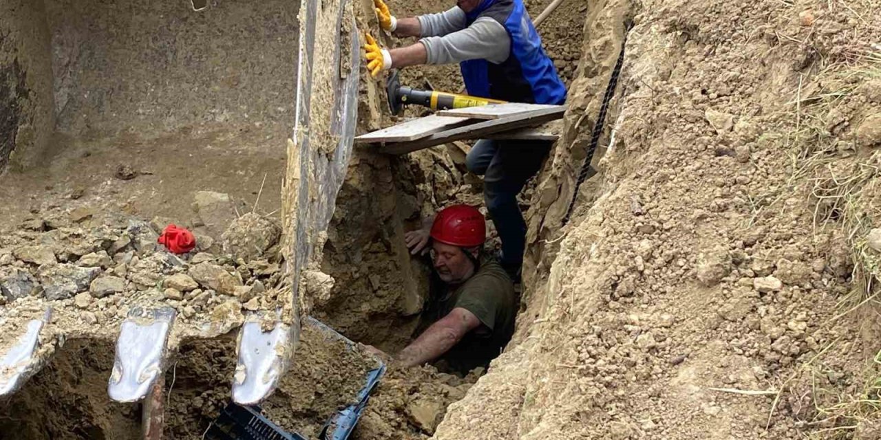 Çanakkale’de Toprak Kayması: Göçük Altında Kalanları Kurtarma Çalışmaları Devam Ediyor